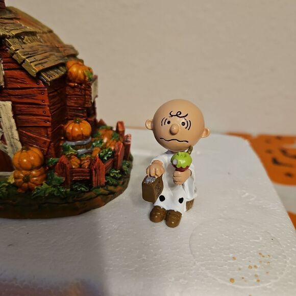 Hawthorne Village Peanuts Light Up "The Great Pumpkin" Table Decor - Picture 7 of 15